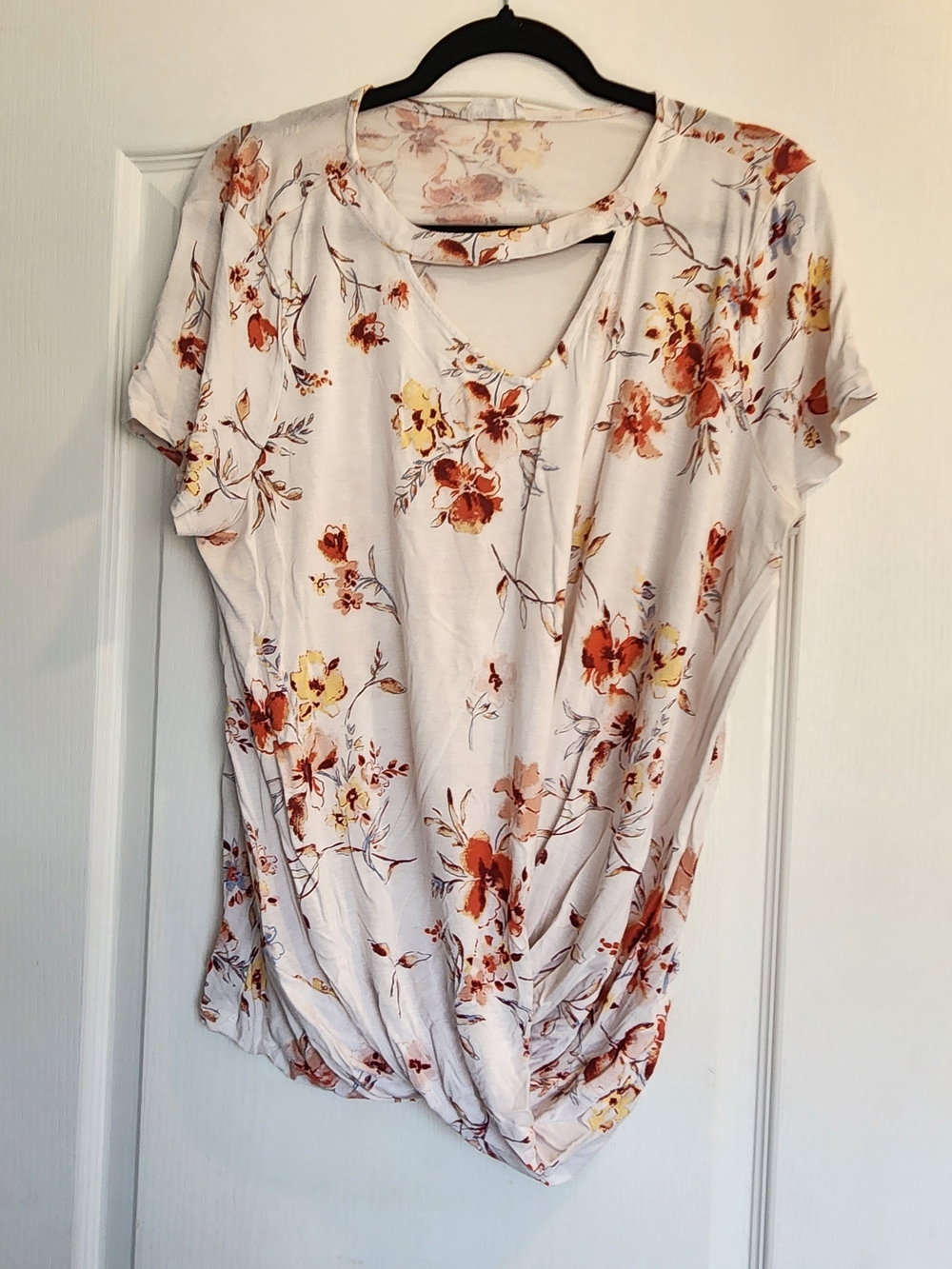 Maurices Cream Floral Cutout Twist-Hem Top XL EUC